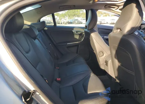 2013 Volvo S60 T5 z USA, uszkodzony, nr VIN YV1612FS0D2176417